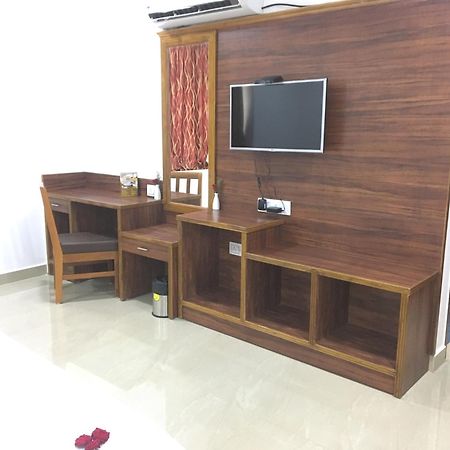Hotel Agt Park Ченай Екстериор снимка