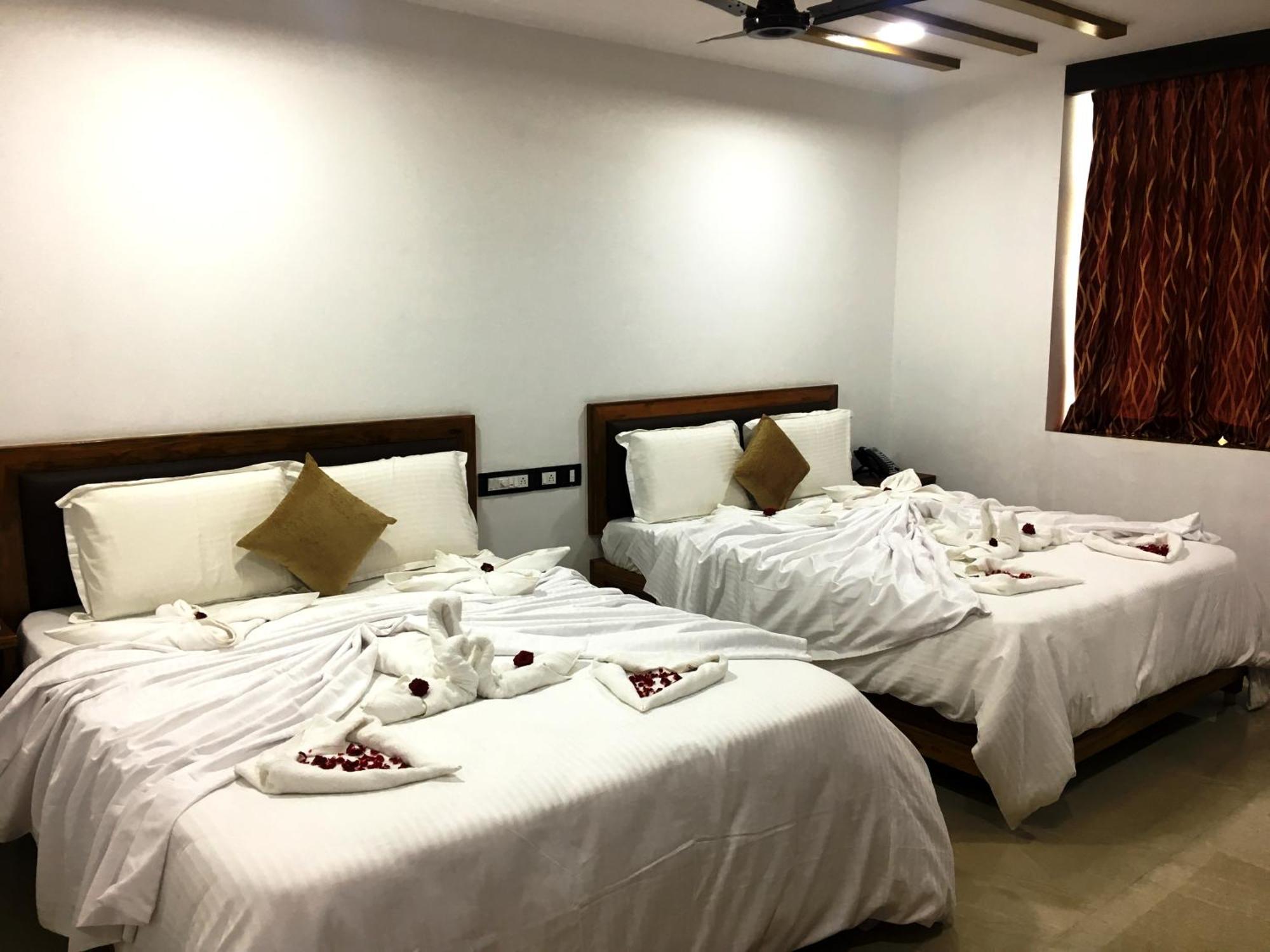 Hotel Agt Park Ченай Екстериор снимка
