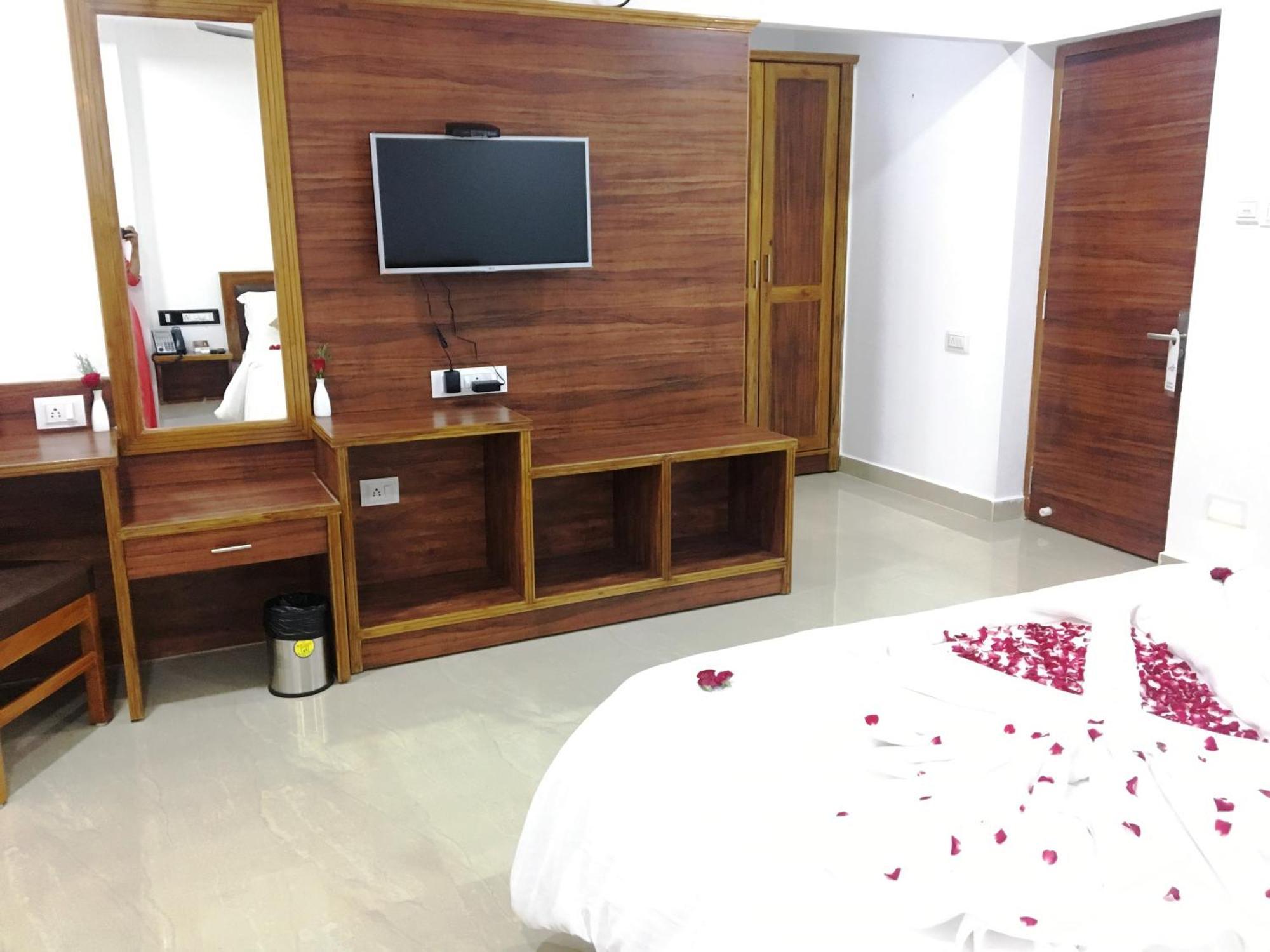 Hotel Agt Park Ченай Екстериор снимка